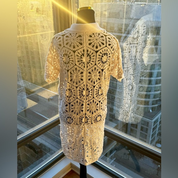 🆕 FARM Rio 🧿 NWOT White Semisheer Floral Button-Up Crochet Cover-Up Dress, M - Picture 9 of 15